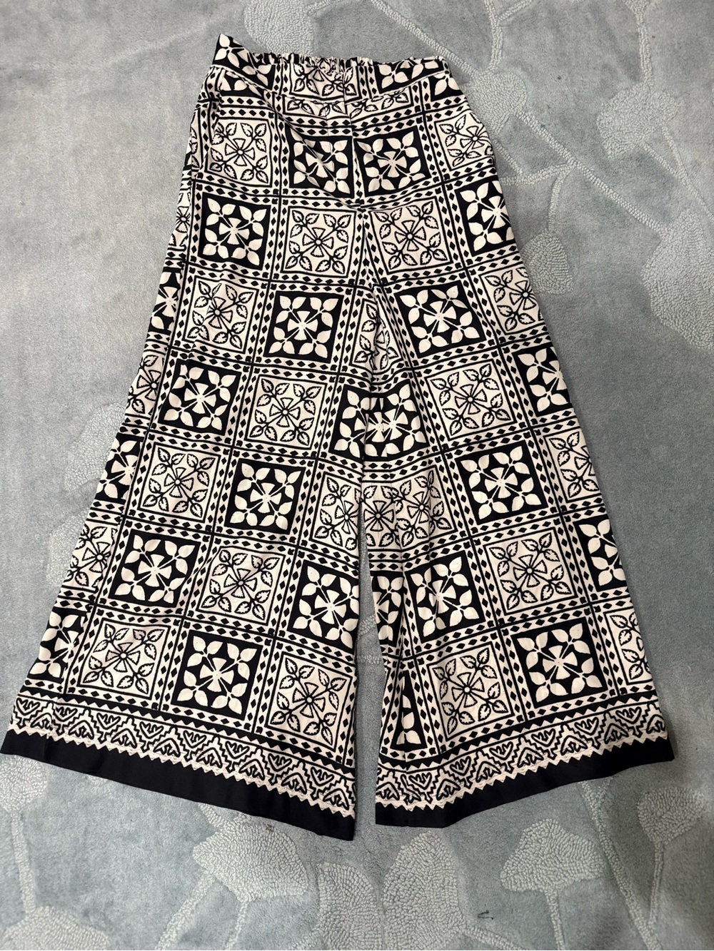 Black & White Wide-Leg Patterned Pants